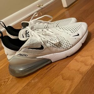 NIKE AIR MAX 270 MENS. White with black
